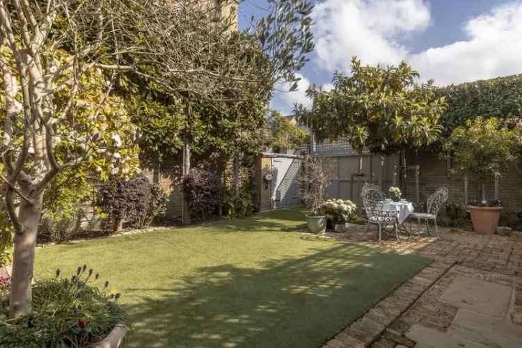 4 Bedroom Detached House for Sale in Battersea