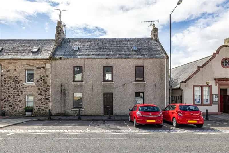 5 Bed Semi-Detached House with Renovation Potential