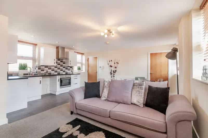 2 Bedroom Apartment Morley Town Centre