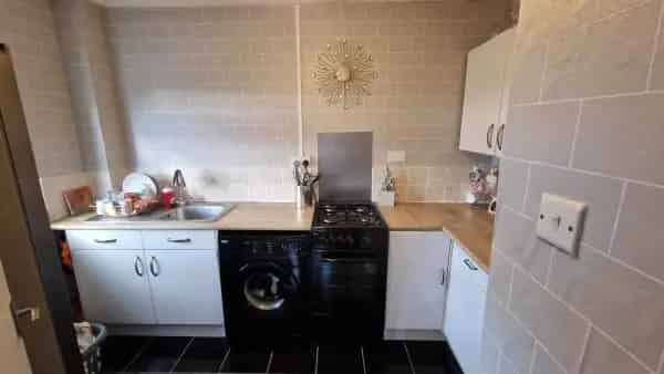2-Bedroom Flat Longbridge Town Centre Close to Shops and Train Station