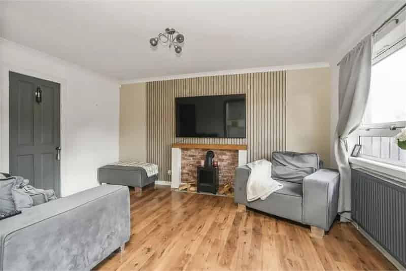2 Bed End Terrace House Penicuik - Ideal for Families