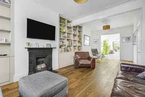3 Bedroom House 185 m² in London