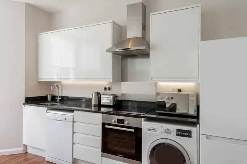 2 Bedroom Flat for Sale near Queen's Park