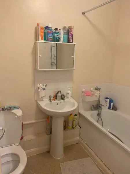 Flat For Rent in Brentwood, England