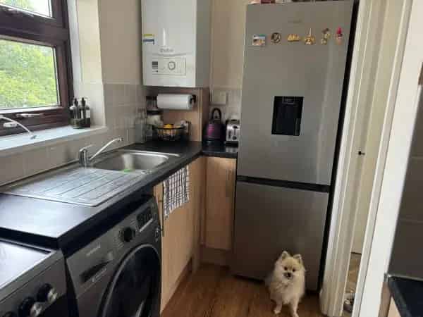Quiet Village Flat Near Transport Links Newly Decorated
