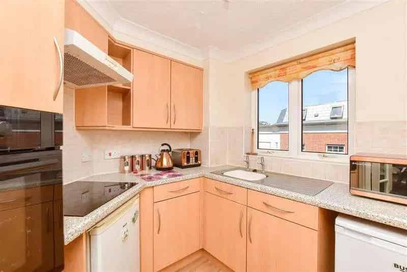 1 Bed Retirement Apartment Near Town Centre