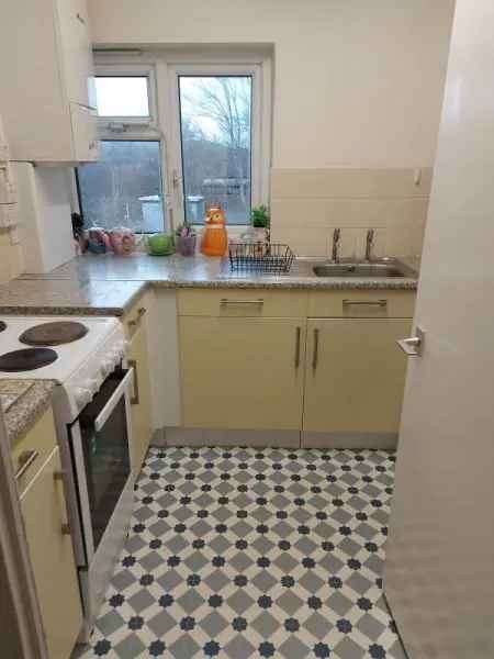 Flat For Rent in Borough of Spelthorne, England