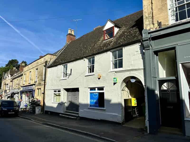 Grade II Listed Cotswold Town Centre Property For Sale