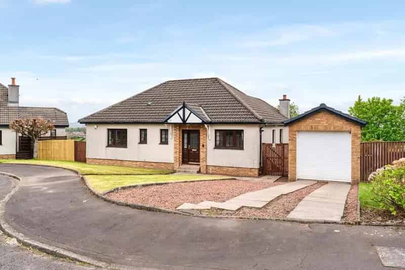 3 Bedroom Detached Bungalow for Sale in Newton Mearns