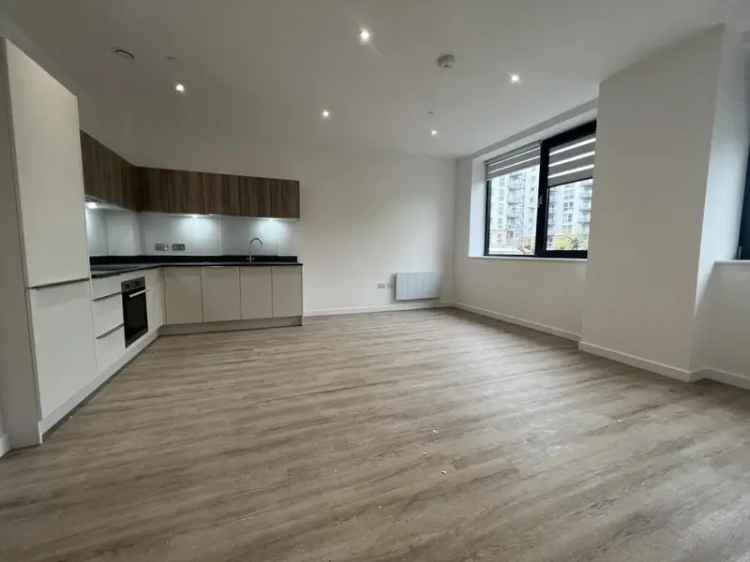 1 Bedroom Apartment Near Town Centre Available July
