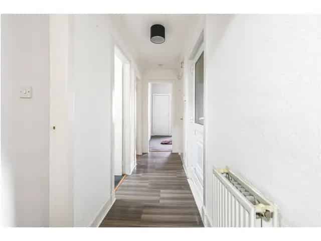 2 Bedroom Flat for Sale Town Centre Location