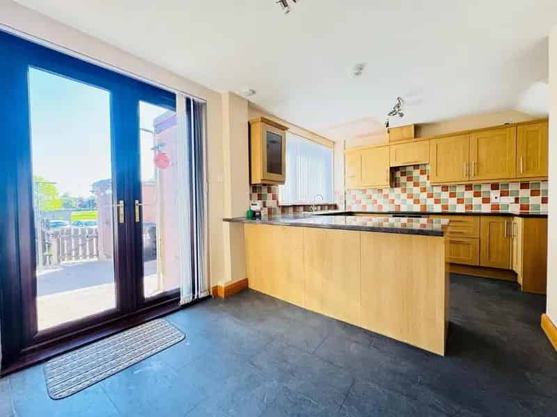 3 Bed Mid Terrace House Rathcoole - Spacious Lounge Modern Kitchen