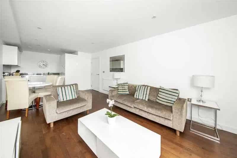 2 bed flat for sale