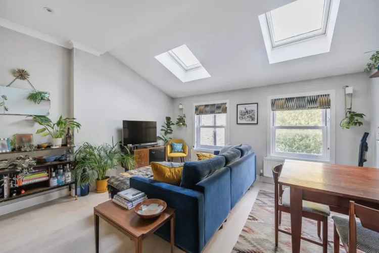 Flat For Sale in London, England