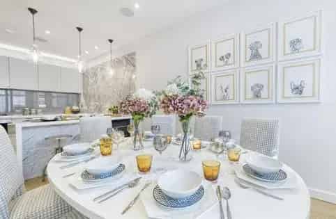 3 Bedroom House 245m² London Recently Restored Mews Home