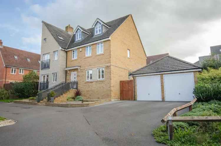 6 Bedroom Detached House for Sale