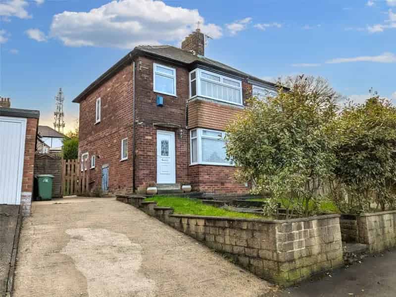 3-Bed Semi-Detached Home with Modern Open-Plan Kitchen and Spacious Garden