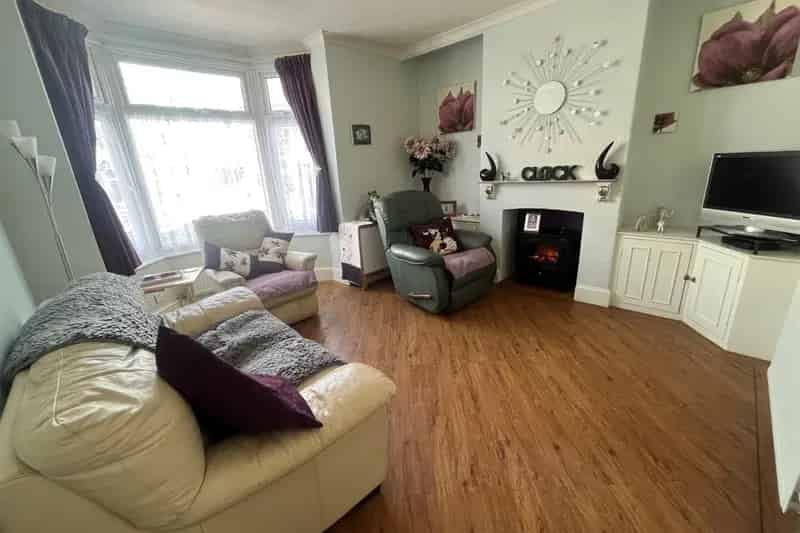 Spacious Two Bedroom Terrace House Hastings