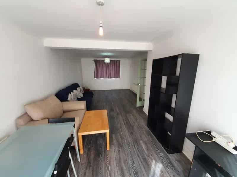 3 Bedroom House to Rent in Stratford London