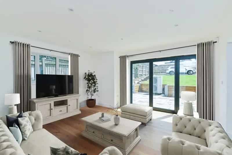 5 Bedroom Detached Family Home Warminster