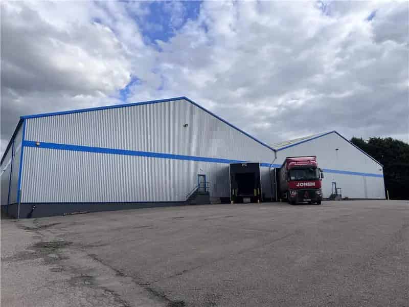 Warehouse To Let - Large Loading Yard, High Clearance, Integral Offices