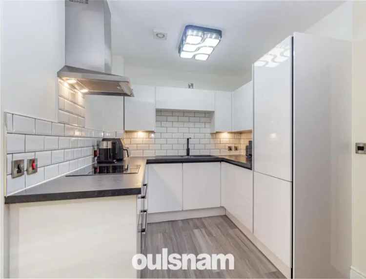 2 Bedroom Apartment for Sale No Upward Chain Allocated Parking