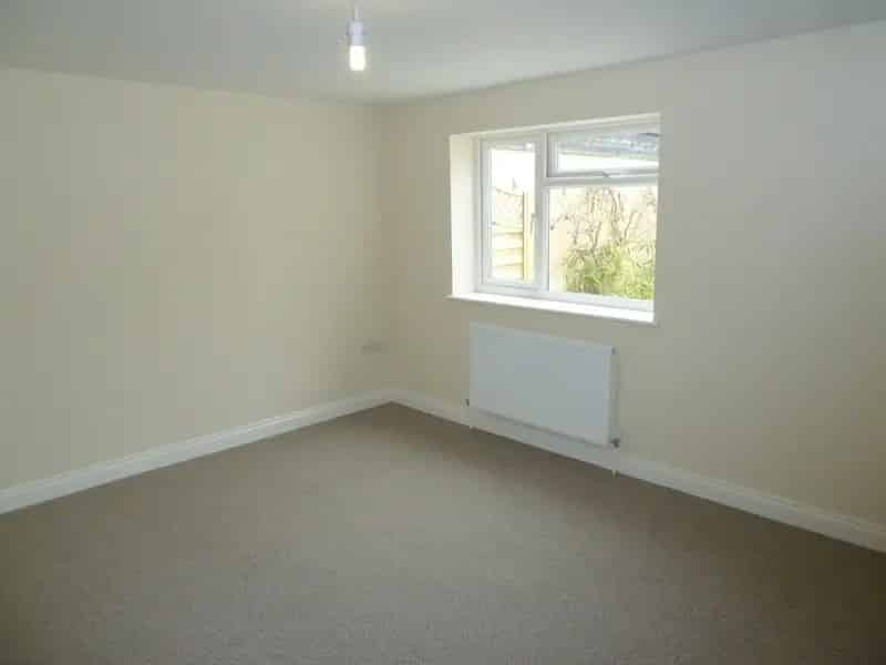 1 Bedroom Flat To Rent Available October 18 2025