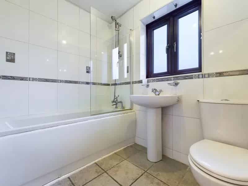 4 Bedroom Detached House to Rent