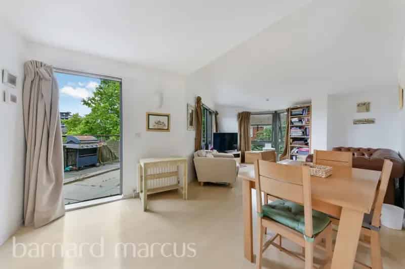 665 sq ft Apartment with Private Terrace Zero Deposit Available