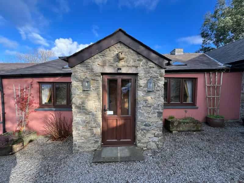 Character 4 Bedroom Detached House with Coastal Views