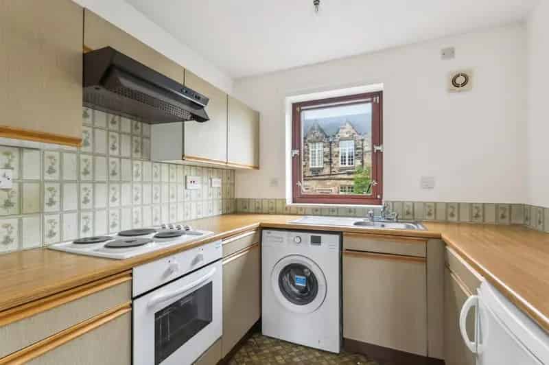 2 Bedroom Apartment for Sale in Glasgow West End Byres Road