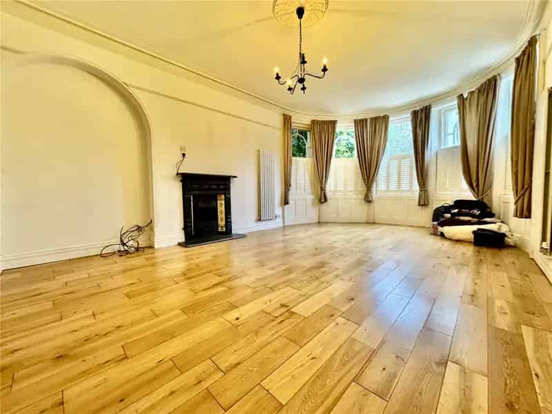 2 Bedroom Apartment Westbourne High Spec Finish Allocated Parking