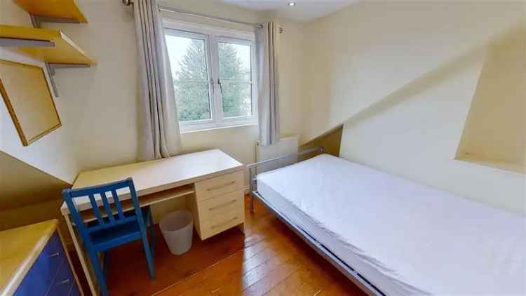 5 Bedroom House Near NTU - Zero Deposit Guarantee