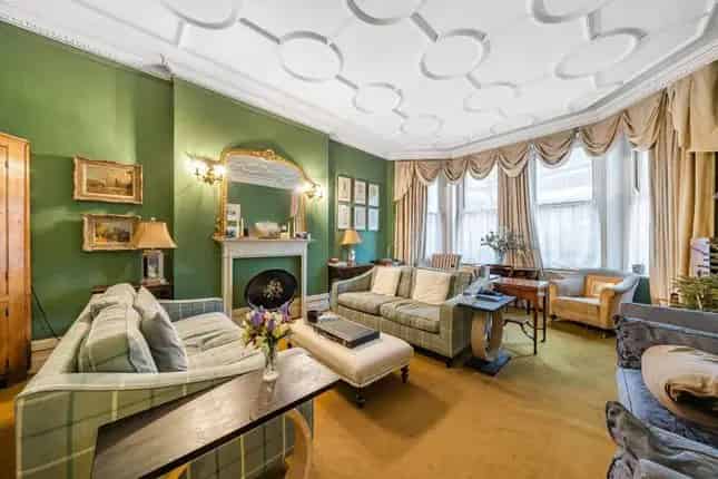 3-Bedroom Apartment for Sale in Evelyn Mansions Victoria London