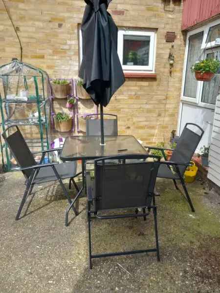 Flat For Rent in Basildon, England