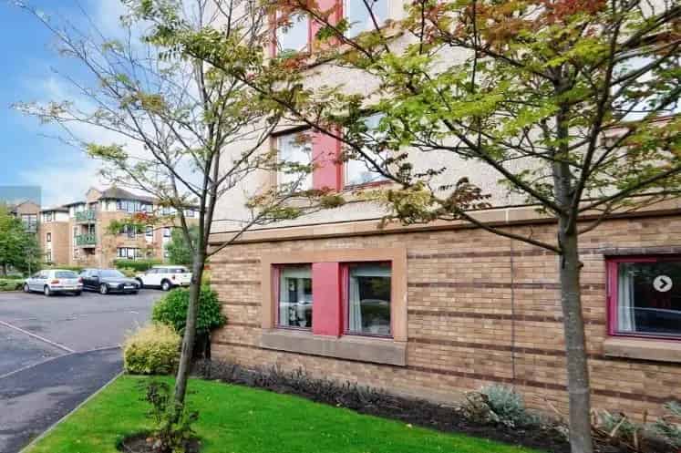 2 Bedroom Flat to Rent in Fettes Village