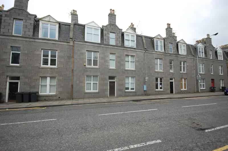 1 Bedroom Flat to Rent Furnished Garden Central Location