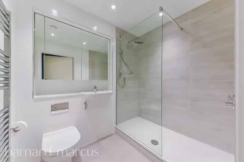 Luxury One Bedroom Apartment Near Barnes Station Zero Deposit Available