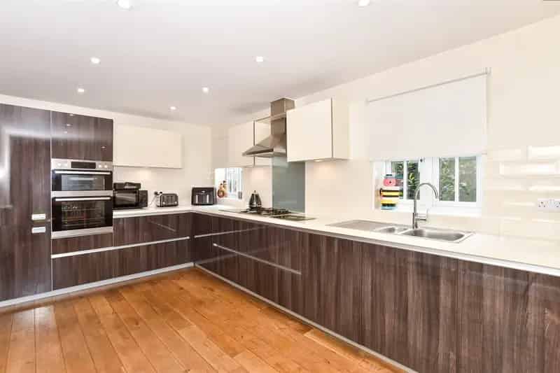 4 Bedroom Link Detached House For Sale