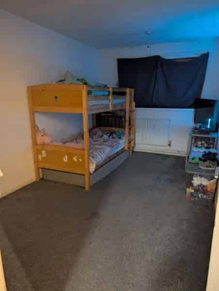 Large 2 Bed Flat Near Park 2 Car Parks
