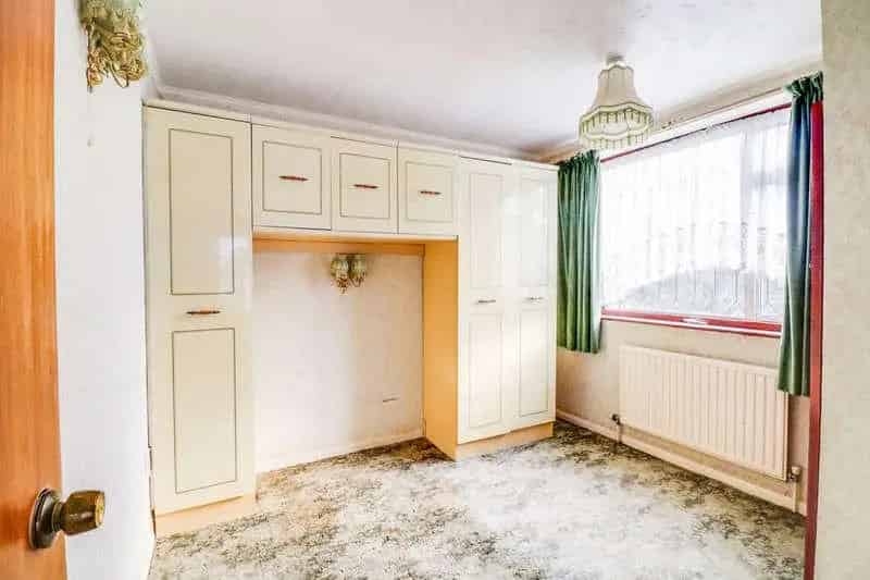 4 Bed House For Sale Requiring Refurbishment