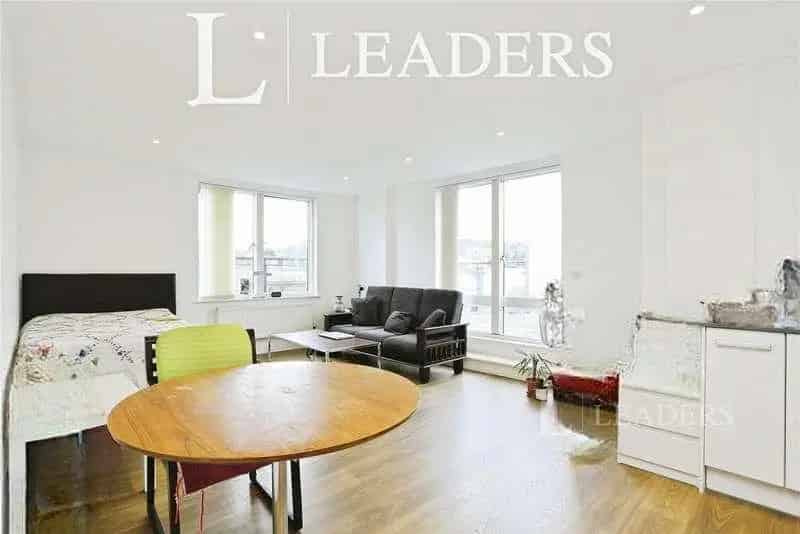 2 Bed Penthouse Apartment City Walk Development Forest Hill