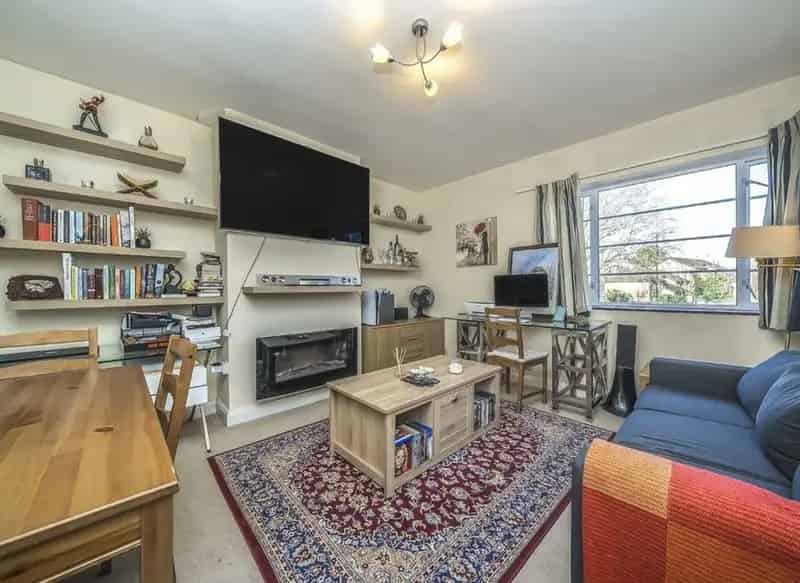 Two Double Bedroom Apartment Near High Street - Share of Freehold