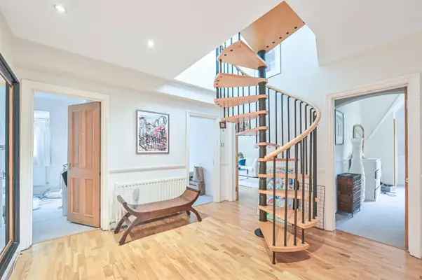 Flat to rent in Maresfield Gardens, Hampstead NW3