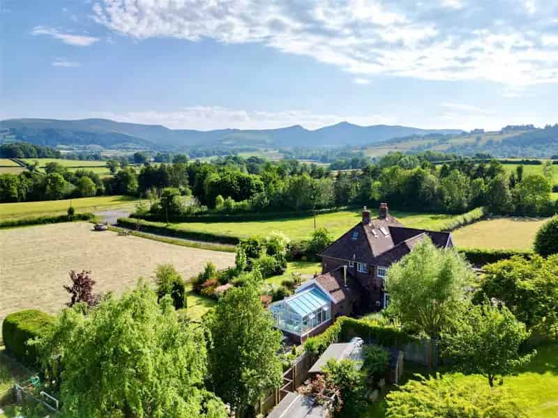 5 Bedroom Detached House with 7 Acres and Brecon Beacons Views