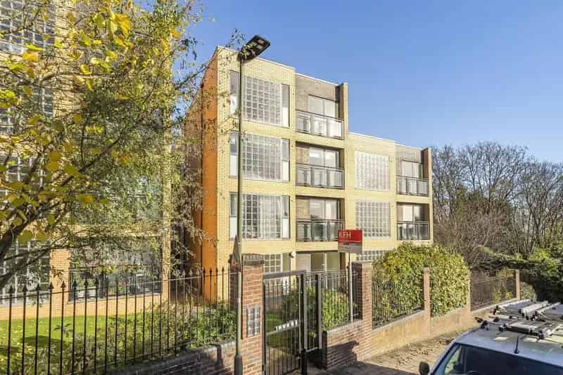 2-Bedroom Modern Apartment in Gated Development Crystal Palace