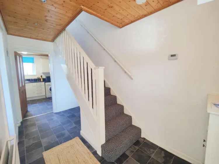 3 Bedroom Semi Detached House Recently Refurbished Family Home