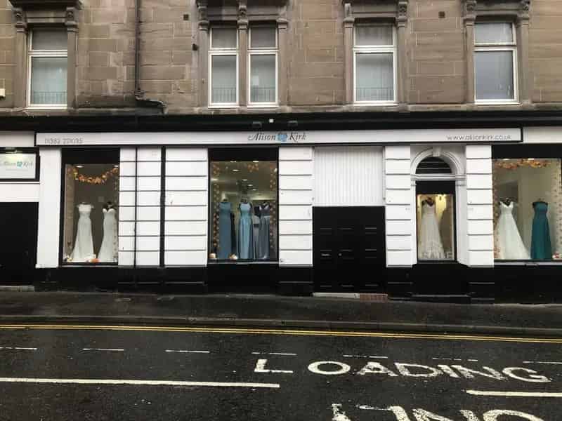 Retail Unit Ground & Basement Floor Modern Well Presented
