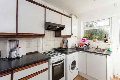 6 Room 35m² London Property