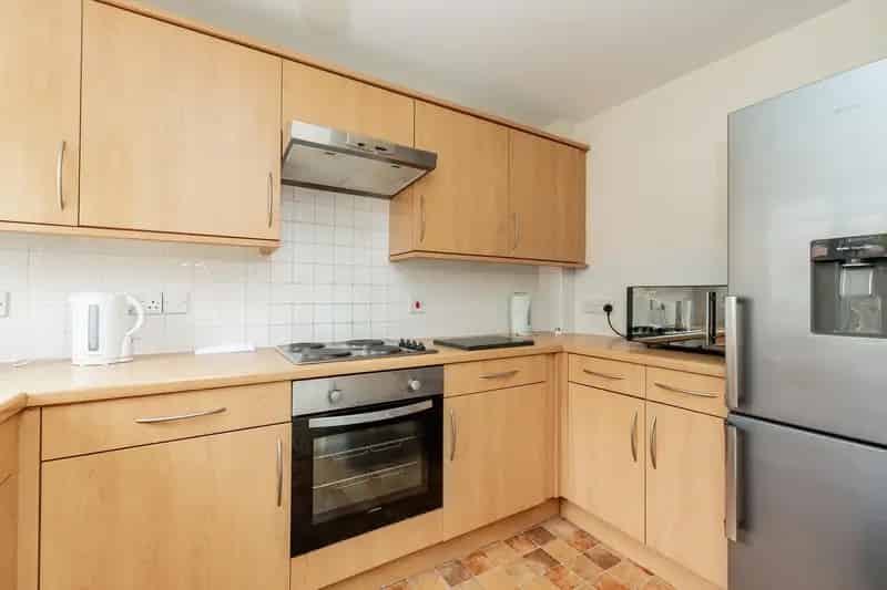 Spacious 2 Bed Semi Detached House Near Woodend Hospital